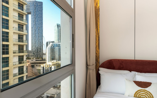 Urban Dubai Marina Stay Near Yacht