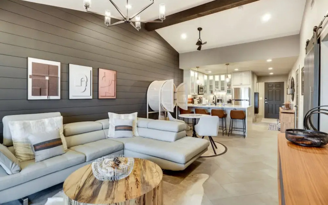 Views + Pool Access: Luxurious Lake Ozark Condo