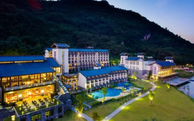 BJG Swan Lake Hot Spring Hotel