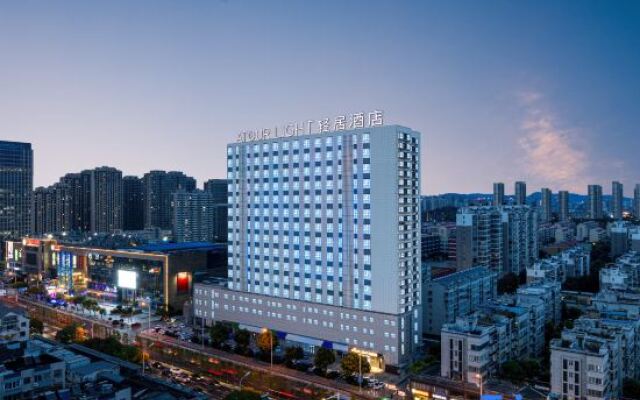Nanjing Baijiahu Shengtai Road Subway Station Atour Light Hotel