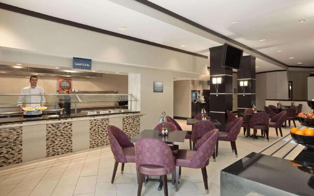 Embassy Suites by Hilton St. Louis Airport