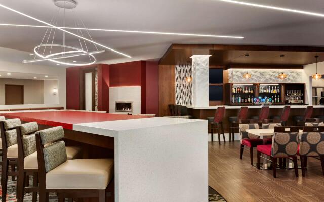 DoubleTree by Hilton Toronto Airport West