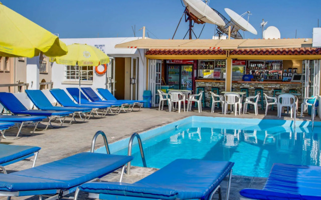 Paul Marie Hotel Apartments