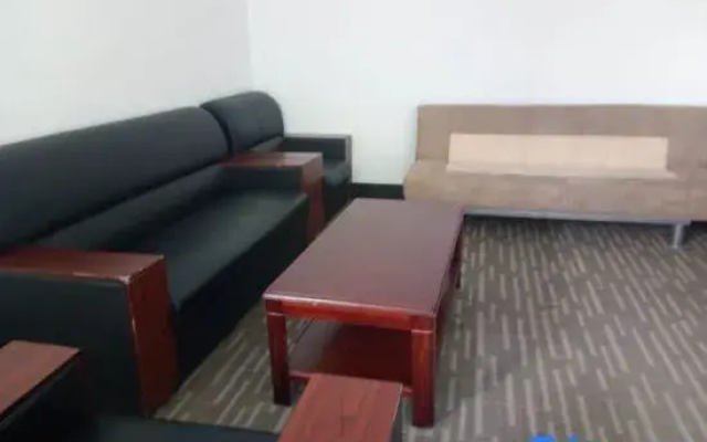 Qingdao Jinshancheng Business Hotel (Qingdao North Station Shuiqinggou Subway Station)