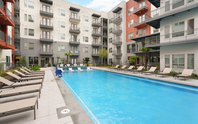 1 BR and 2 BR near Downtown by Frontdesk