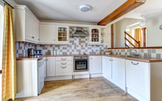Holiday Home Y Barcud Coch
