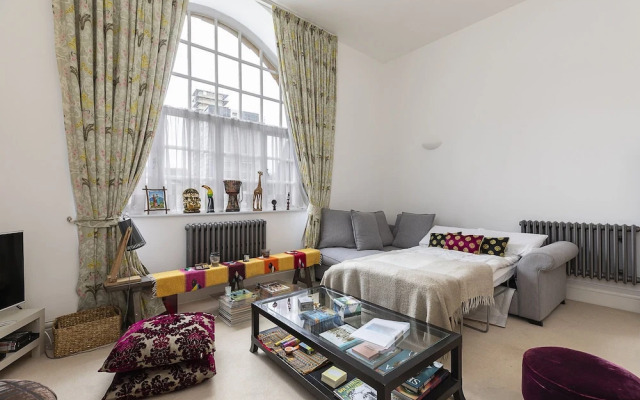 Light & Spacious 1 bed by Battersea Park Sleeps 4