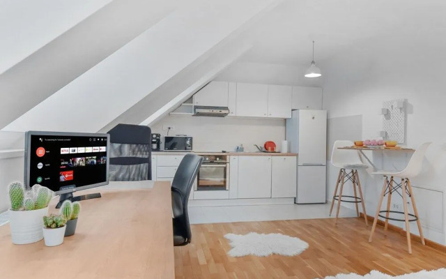 Attic Studio near Carol Park