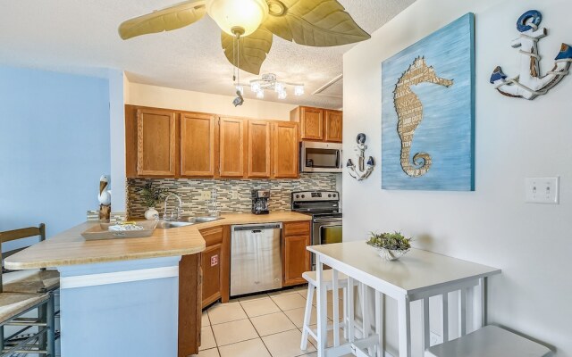 Sandpiper Cove 8229 Studio Bedroom Condo by RedAwning