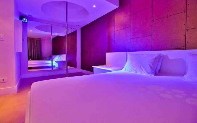 Rivieras Motel - Adults Only