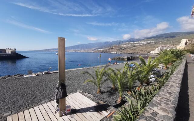 Home2Book Comfy Beachfront Radazul