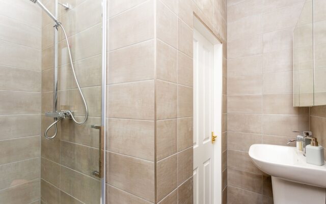 Silver Lining - Luxury New Town Apartment