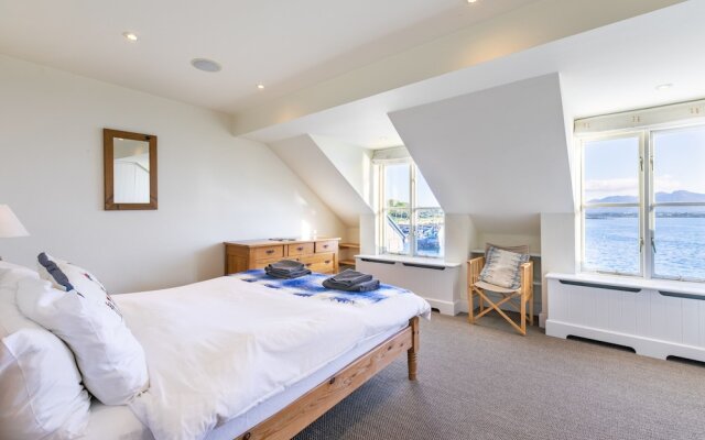 Roundstone Quay House