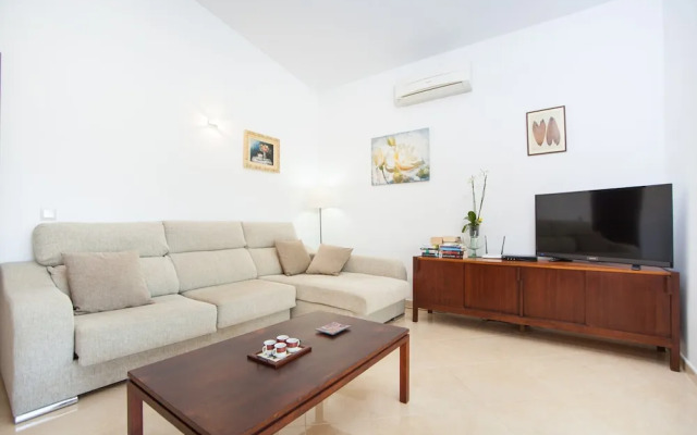 Villa With Pool & Terrace