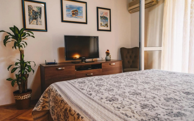 El Mar Apartments