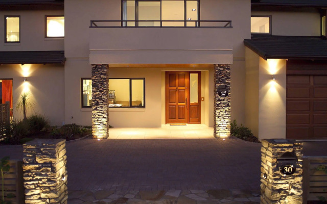 Nicara Lakeside Lodge