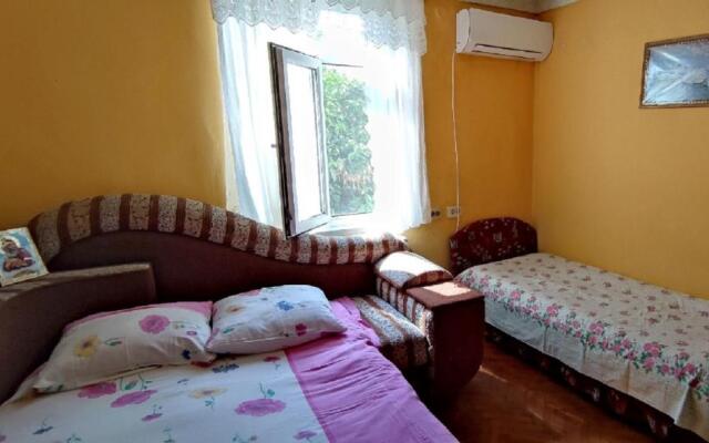 Guest House on Sukhumskoye shosse 17