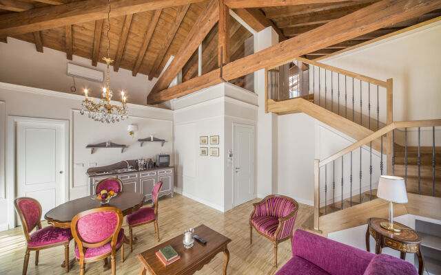 Lady Capulet Apartments