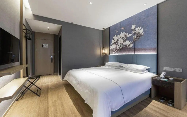 Zhangjiagang Suning Auraya Hotel
