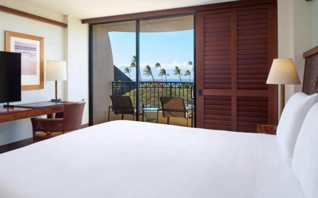 Royal Lahaina Resort & Bungalows
