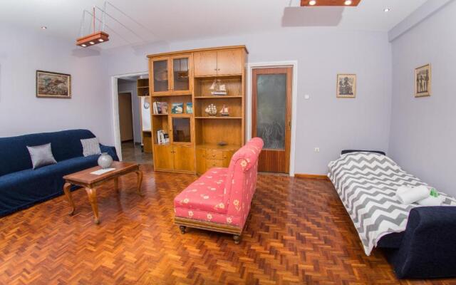 Théa Apartment
