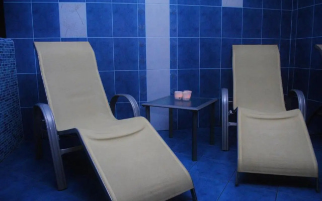 Hotel Forward Pool&Sauna