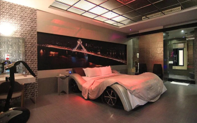 Romantic Code Motel