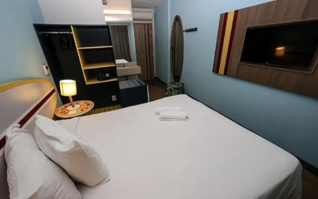 Golden Tulip Guarujá (Former Delphin Surf Hotel)