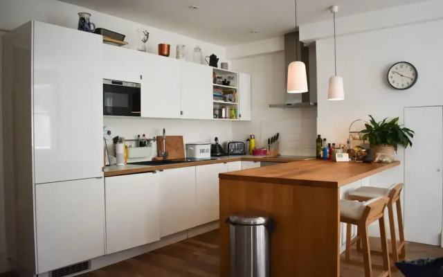 Modern 3 Bedroom Flat in Central Brighton Townhouse