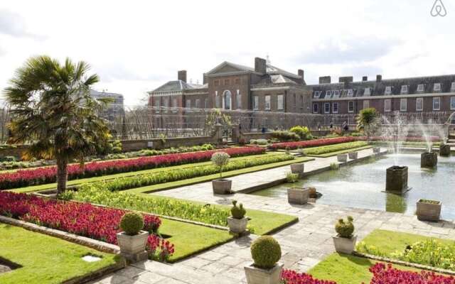 3bed, 2bath Kensington Flat W/garden 1min to Tube