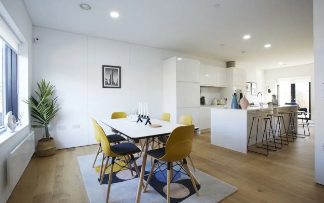 Stylish modern home in Manchester city centre with parking