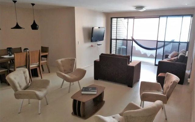 Apartamento a 200m feirinha beira mar