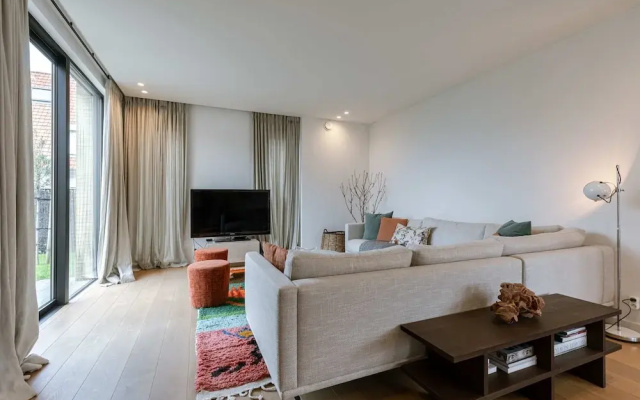 Villa for 8 Guests Steps From the Beach