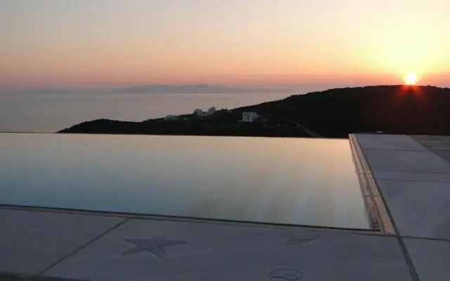 Evita's Villas-Tinos