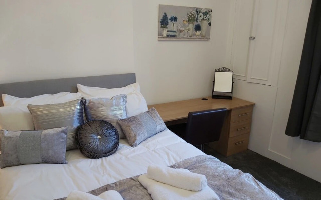 Bright, Modern and Stylish 2 Bedroom Apartment