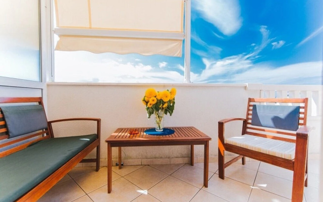 Mari - sea View Apartments - A4 Red