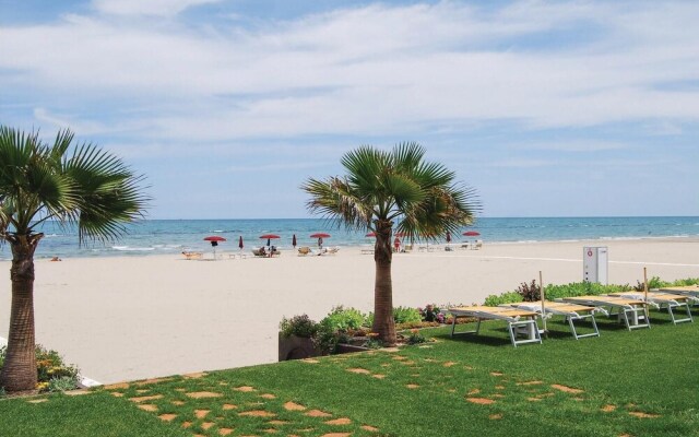 Amazing Apartment in Villa Rosa TE With 2 Bedrooms
