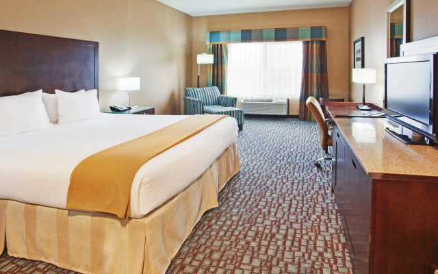 Holiday Inn Express & Suites Salinas by IHG