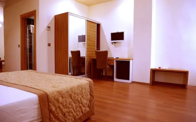 Mira Blue Hotel