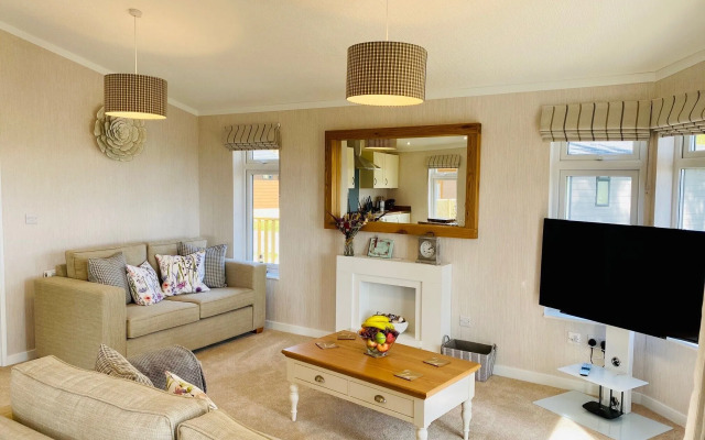 Hollicarrs - Wildflower Lodge