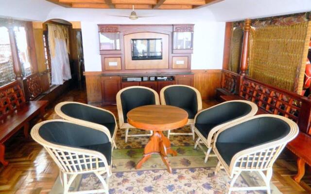 Grandeur Houseboats