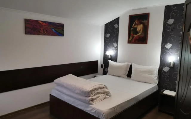 Joe Hostel