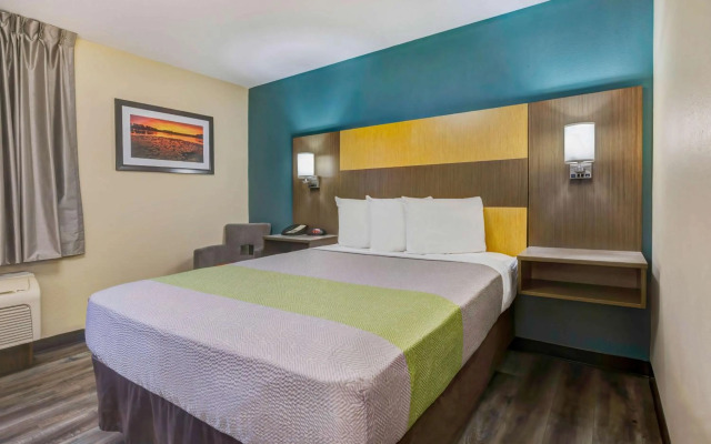 Studio 6 Lenexa, KS - Overland Park