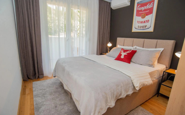 Stylish Two Bedroom Apartment at Ljubovic-Hill Park