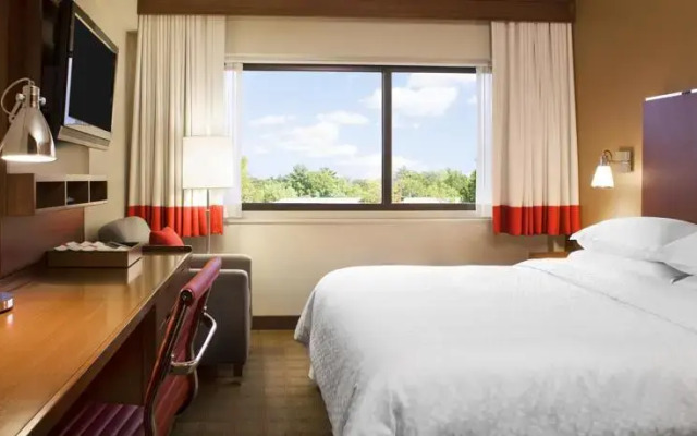 Summit Hotel