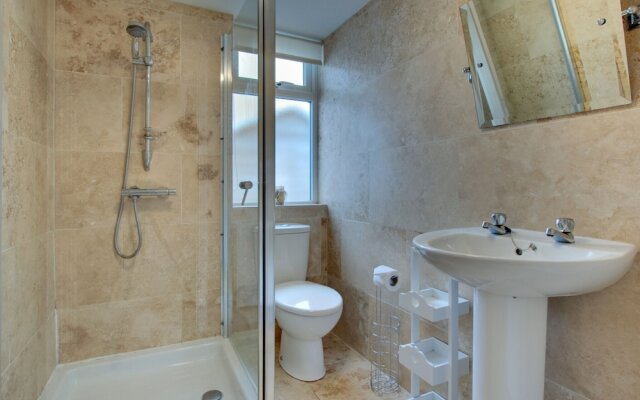 Homely Holiday Home in Saundersfoot With Garden