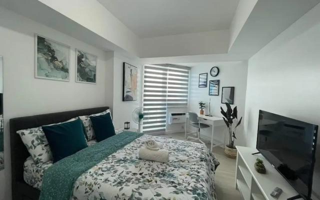 The Comfy Loft at Azure North