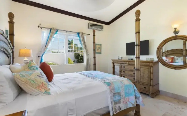Beachfront Bliss: Private Retreat With Spectacular Views