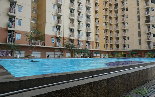Homey Studio Apartment At Green Palm Residence