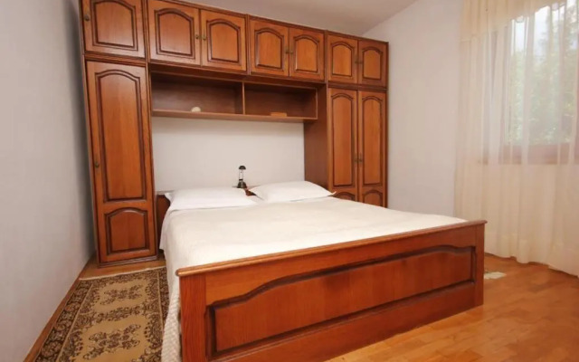 Apartment Vis 2470a